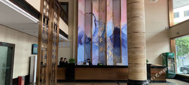 兰丽百合酒店(阳春中心广场店)图片