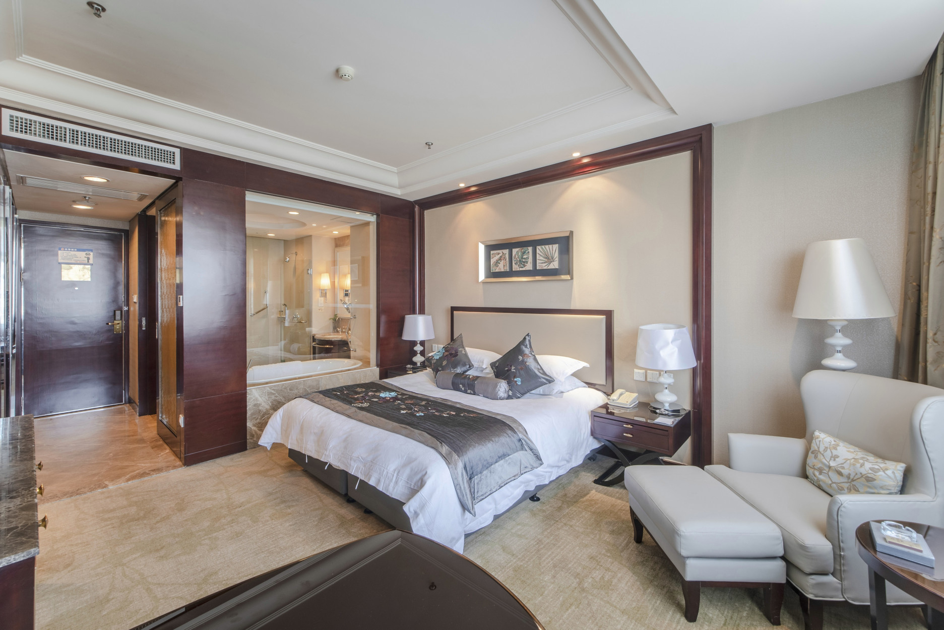 Guo Erluosi Hotel Over view