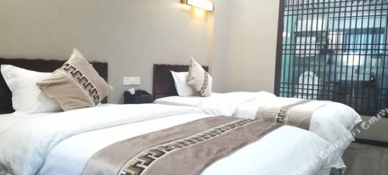 阆中烟雨江畔民宿图片