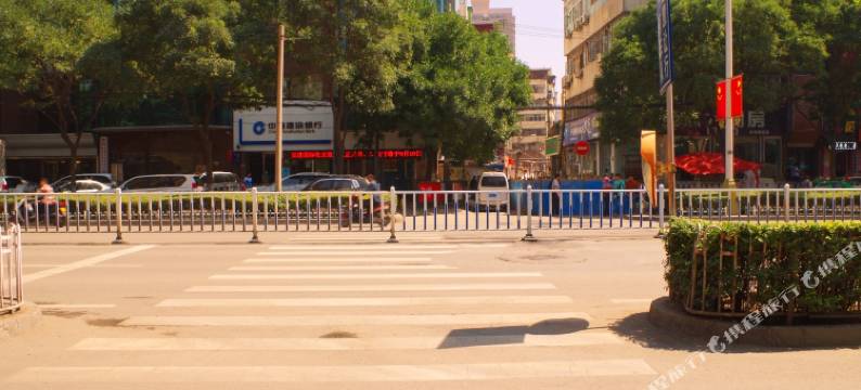 富华时尚酒店(兰州正宁路夜市南关民族风味一条街店)图片