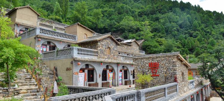 云丘山窑洞大院图片