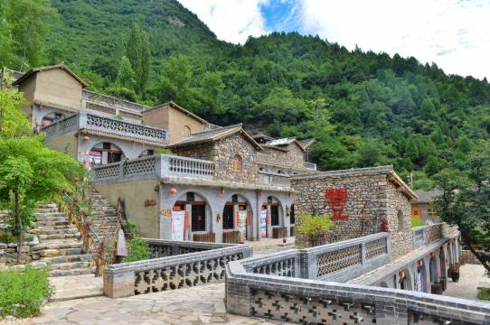 云丘山窑洞大院图片