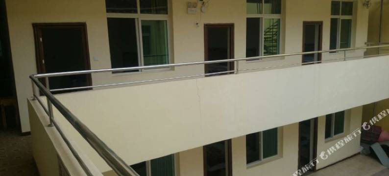 左贡万泰假日酒店图片