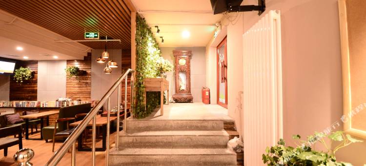 富壹號国际青年旅舍(哈尔滨中央大街索菲亚教堂店)图片