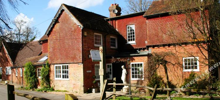 特里维斯沃特霍乡村酒店(Trivelles Waterhall Country Gatwick Hotel & Airport Parking)图片