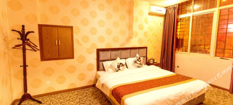 都江堰嘉鑫熊猫主题酒店图片