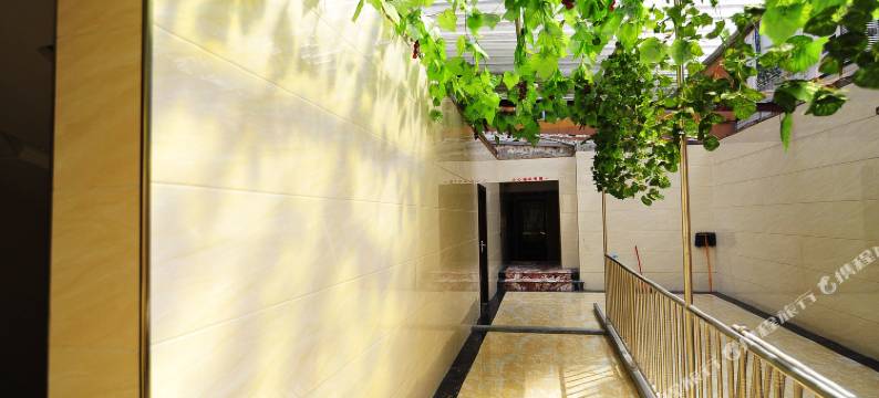 国信快捷酒店(贵阳黔灵山公园延安西路地铁站店)图片