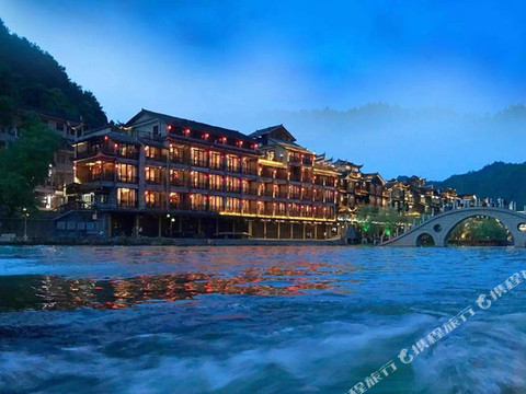 凤凰素履莲花度假酒店