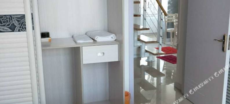 蓬莱海边三室一厅复式图片