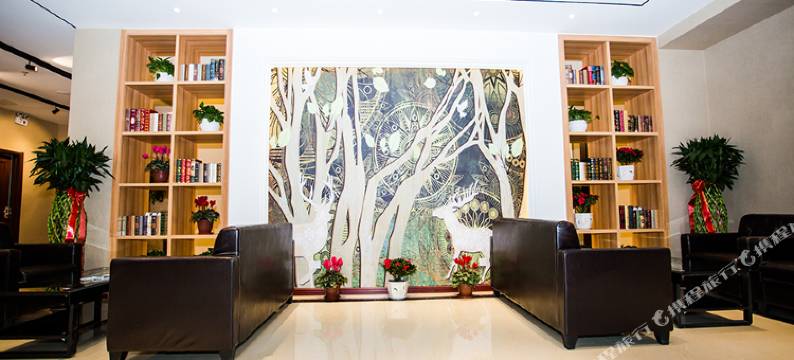 青岛赫润酒店(动车小镇店)图片