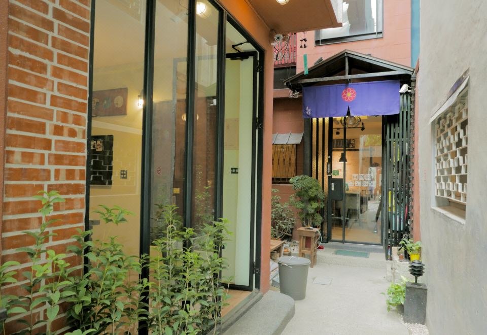 The red lane外景图