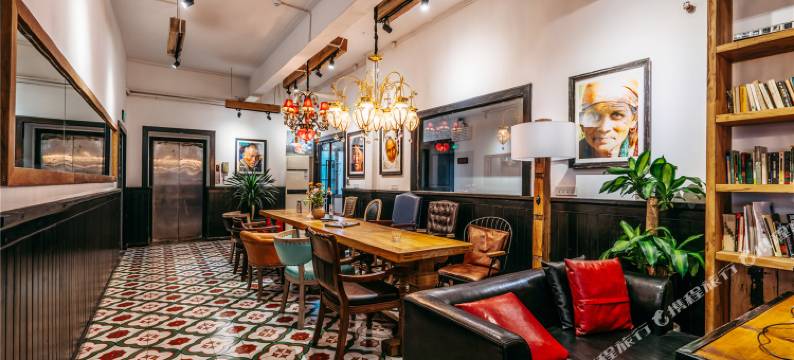 POSHPACKER拖板鞋青年旅舍旅行酒店(成都太古里春熙路地铁站店)图片