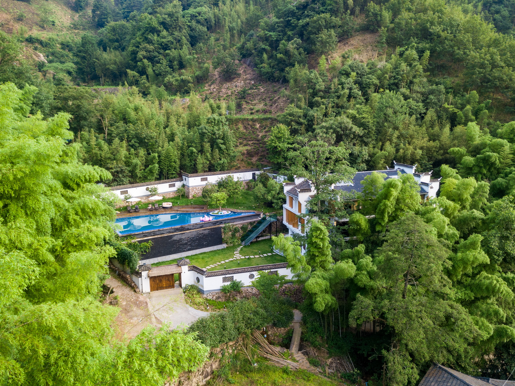 Cloudy Stay HotelOver view