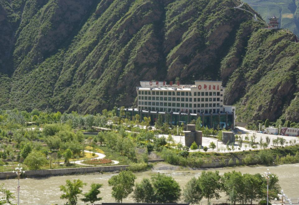 Yujing Hotel Over view