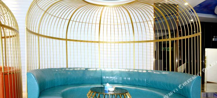 兴仁E恋主题酒店图片