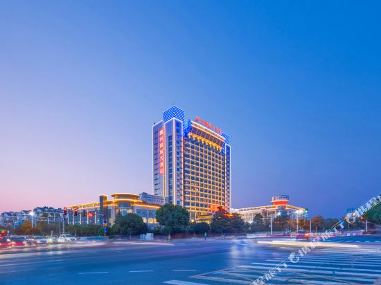Hotels Near Baohua Mountain Jurong Tripcom - 