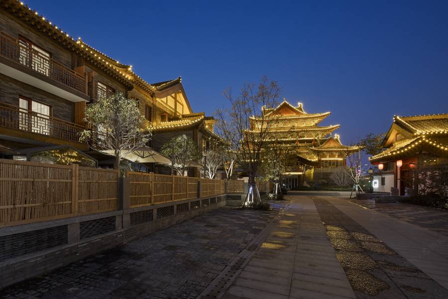 泊雲尚院酒店(開封清明上河園萬歲山武俠城店)