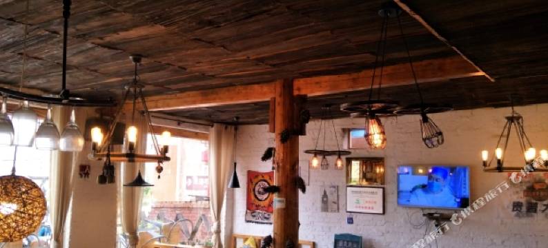 泸沽湖金色小院图片