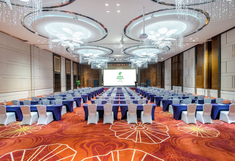 Holiday Inn Shanghai HongqiaoHotel Overview