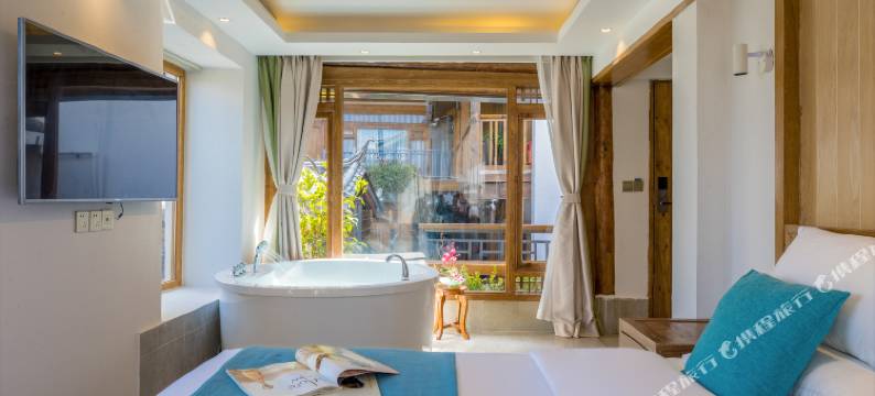 丽江古城·半山漫庭·日照金山雪山胜景观景度假民宿(四方街店)图片