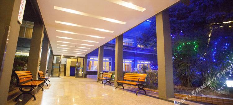 轻住·华庭优选酒店(上海沪南公路航头地铁站店)图片