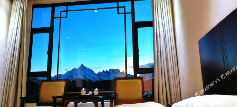 德钦岗坚酒店图片