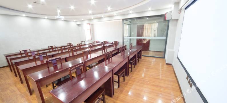 蓝鱼电影酒店(涞水汽车站店)图片