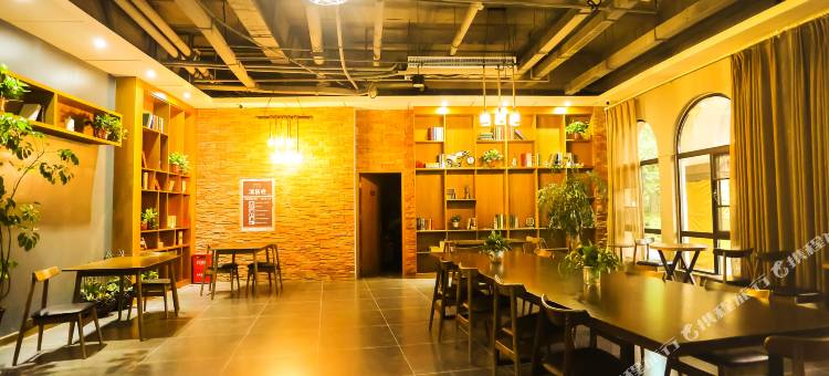喆非酒店(信阳南湾湖师范大学店)图片