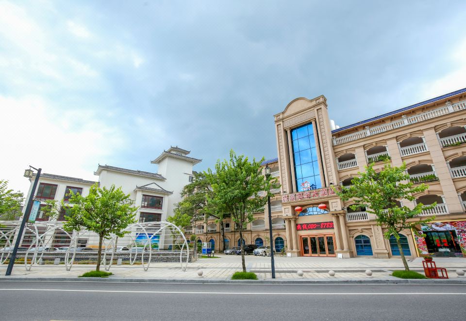 广州流溪河畔大酒店外景图