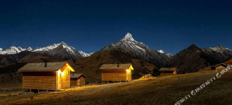 理塘格聂之眼龙金格登山居民宿图片
