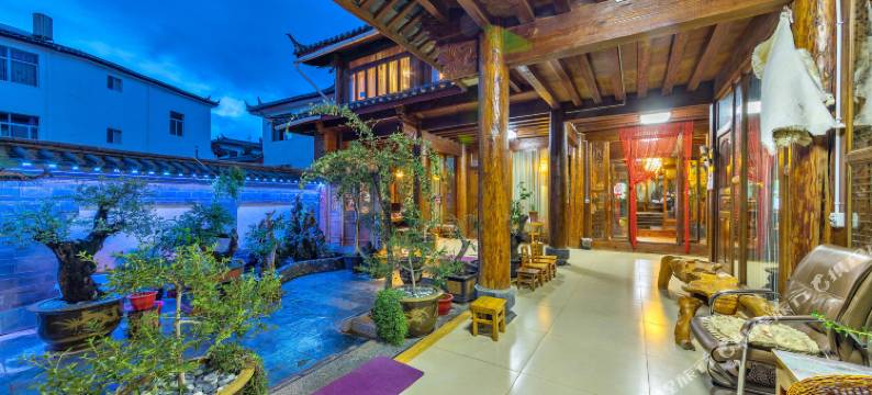 丽江束河蜗牛客栈图片