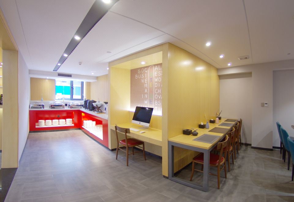 Ibis Hotel (Beijing Shichahai Gulou Street Metro Station) Hotel Overview