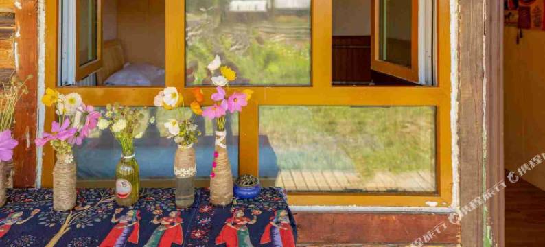 喀纳斯水云山居图片