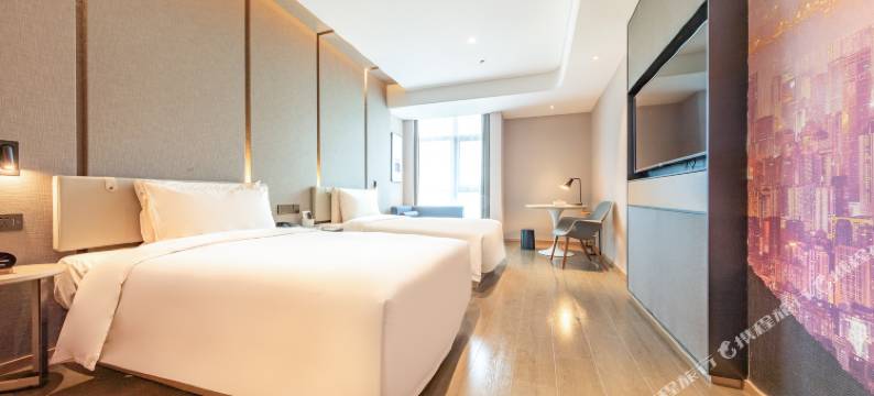 深圳龙岗石芽岭地铁站亚朵酒店图片