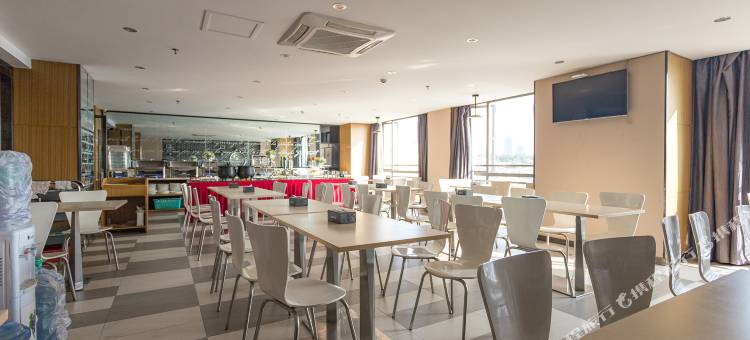 雅斯特酒店(武汉光谷体育学院店)图片