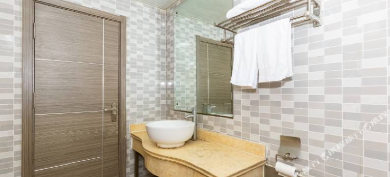 龙港湾主题酒店(青岛崇阳路店)图片