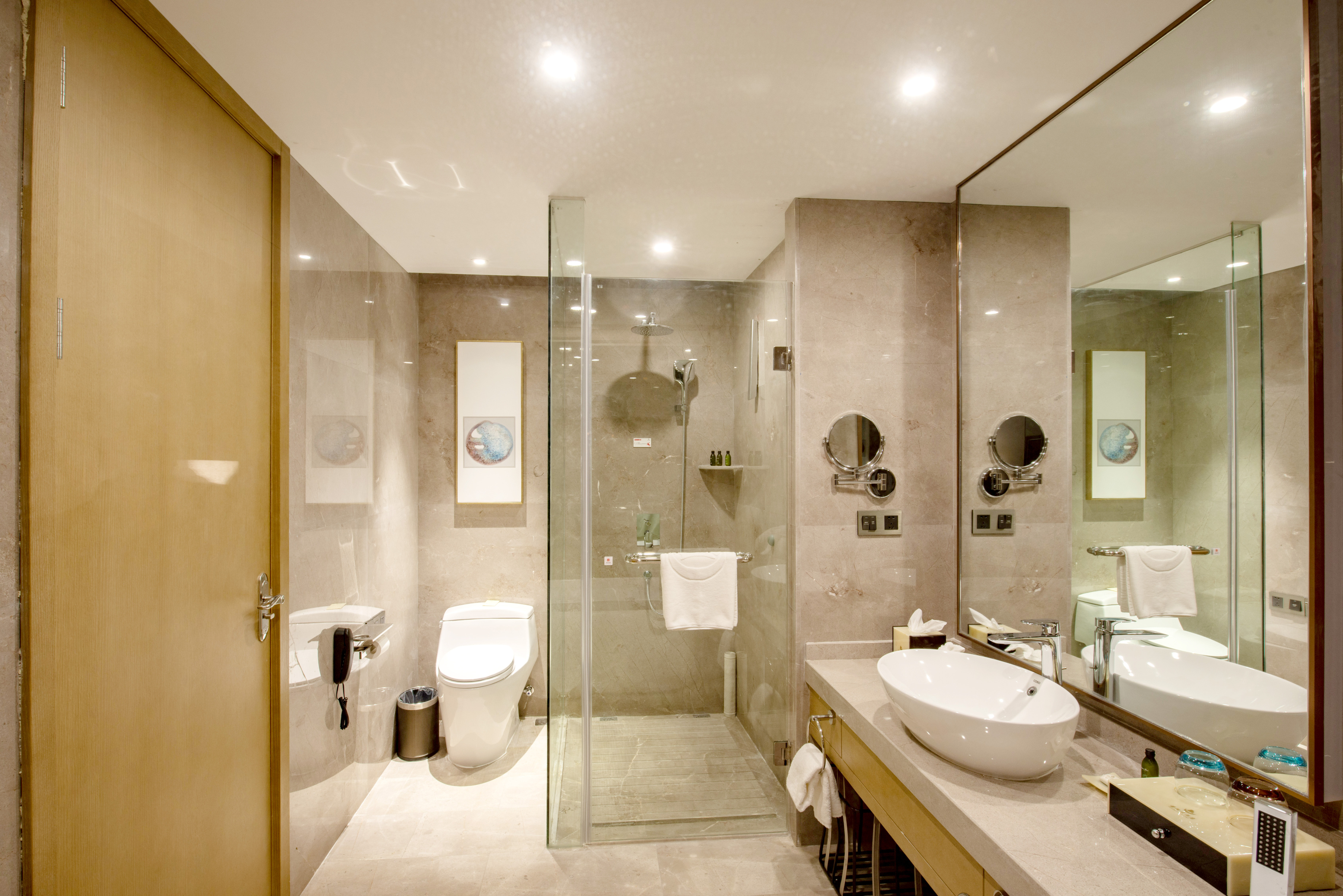 Ronghu Hotel Over view