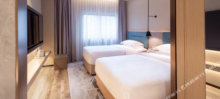 潮漫酒店(深圳市民中心莲花村地铁站店)图片