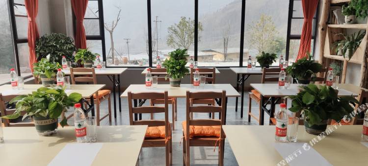 汶川沐月青岚温泉民宿(中华大熊猫苑店)图片