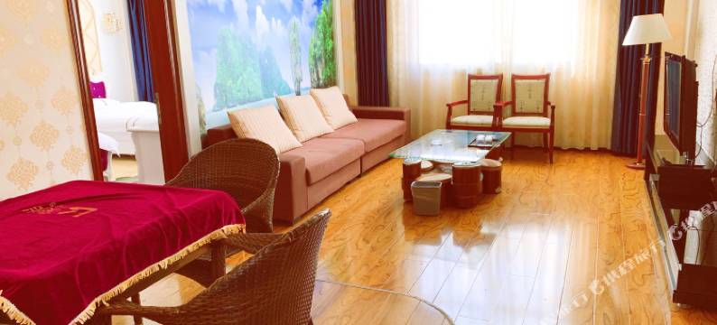 龙泉大酒店(文山七花广场民族村店)图片