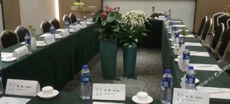 西安小寨石油大学亚朵酒店图片
