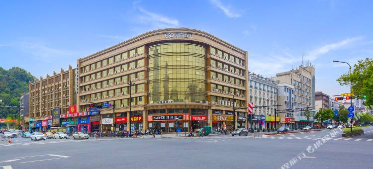 斯维登度假公寓酒店(临安汽车东站店)图片
