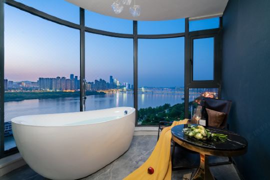 若比邻高空江景轻奢酒店长沙五一广场店