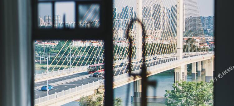 优范Plus·江景酒店(医科大一附院南湖公园店)图片