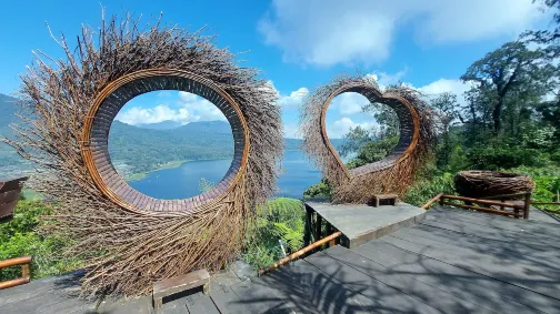 峇里島5天遊玩之旅 ※保證全程入住萬豪國際集團旗下品牌酒店 ※峇里第二大火山*巴杜爾火山、Kintamani觀景餐廳自助午餐、Munduk高原景區、布拉坦湖*百度庫山中湖、烏魯瓦圖「情人崖」 峇里島5天遊玩之旅 ※保證全程入住萬豪國際集團旗下品牌酒店 ※峇里第二大火山*巴杜爾火山、Kintamani觀景餐廳自助午餐、Munduk高原景區、布拉坦湖*百度庫山中湖、烏魯瓦圖「情人崖」