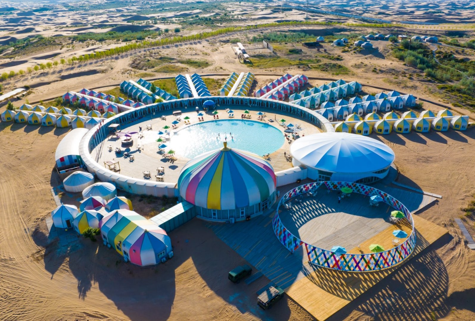 【4鑽】內蒙古雙草原、響沙灣沙漠8天純玩團
希拉穆仁草原(下馬酒迎賓、篝火晚會、蒙古包)、包頭(雲中草原~春坤山)、響沙灣(騎駱駝、全天暢玩沙漠活動)、呼和浩特、鄂爾多斯