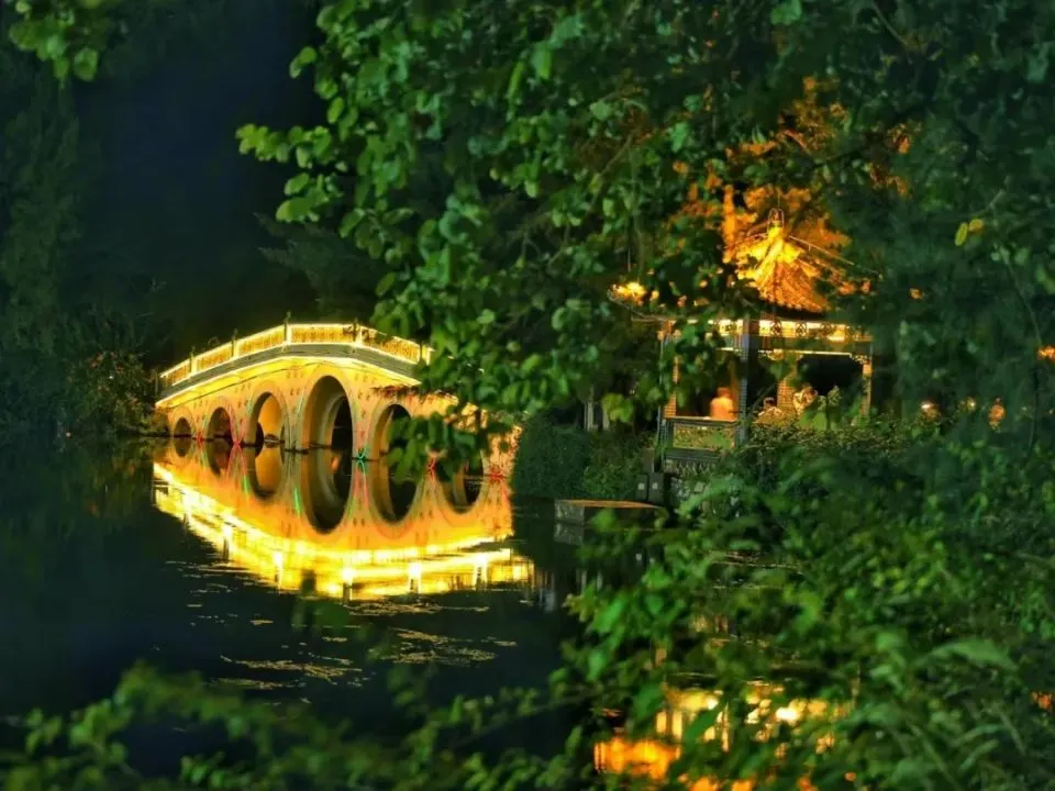 七星岩夜遊