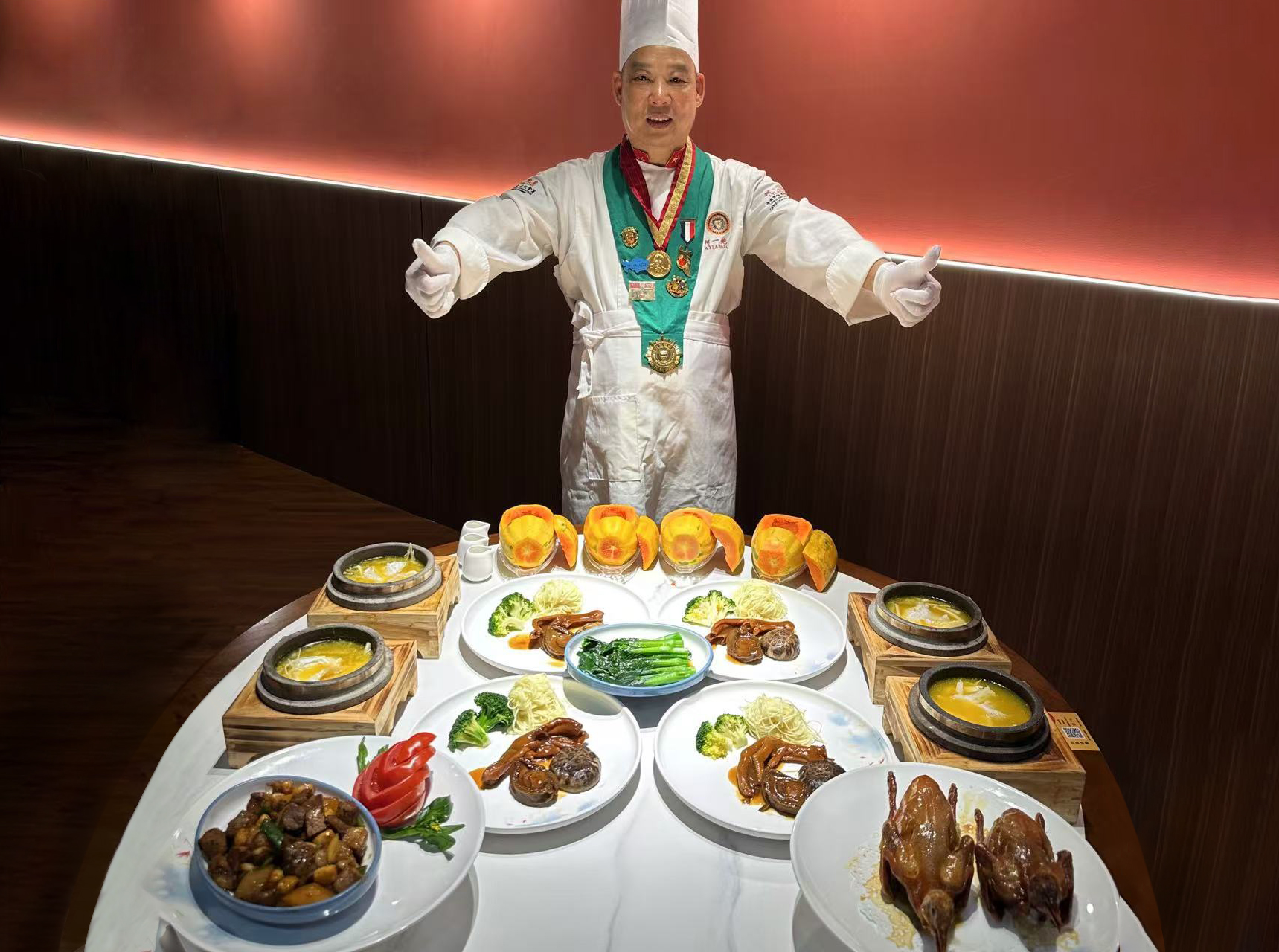 堂做金湯石鍋翅(位上)(足三両翅)+黃金鮑魚扣鵝掌(位上)+木瓜燉雪蛤(位上)