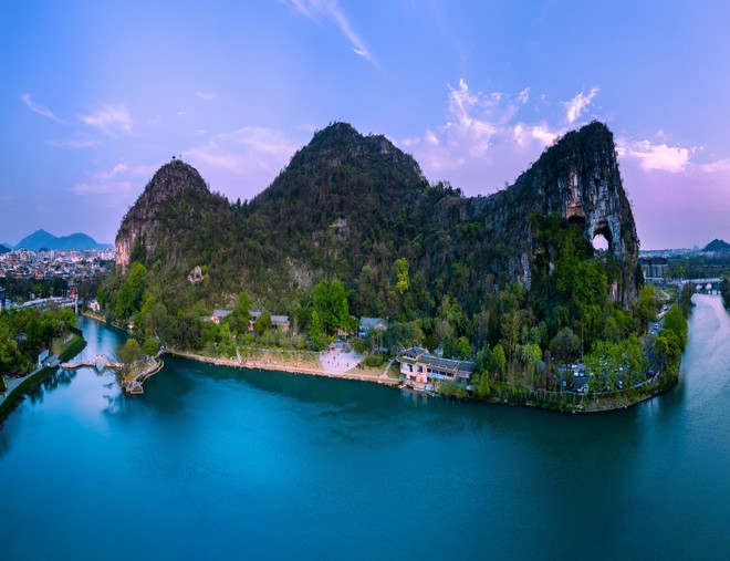 【4鑽】桂林、陽朔升級純玩4天高鐵團
桂林：穿山塔山公園(老八景之一)、堯山景區(纜車往返)、一江四湖遊船(水城相依)、虞山公園(品嘗下午茶)、銀子岩
陽朔：遇龍河(竹筏漂游)、陽朔西街(人氣景點)