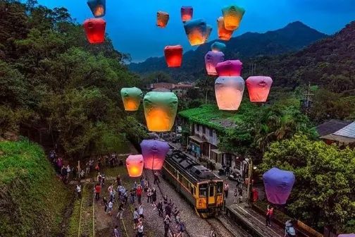 【3鑽】台北+宜蘭5天國際品牌豪華之旅 *銀聯推廣碼【UPA200】每位勁減$200《保證連續3晚台北國際五星級酒店+1晚宜蘭蘇澳雙泉溫泉酒店》、幾米公園、幾米星空列車、威士忌酒廠、虎牌米粉觀光工廠 【3鑽】台北+宜蘭5天國際品牌豪華之旅 *銀聯推廣碼【UPA200】每位勁減$200《保證連續3晚台北國際五星級酒店+1晚宜蘭蘇澳雙泉溫泉酒店》、幾米公園、幾米星空列車、威士忌酒廠、虎牌米粉觀光工廠